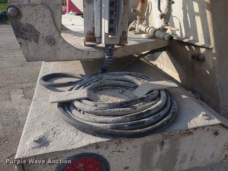 image for item ER2152 2001 Kenworth T800 ready mix truck