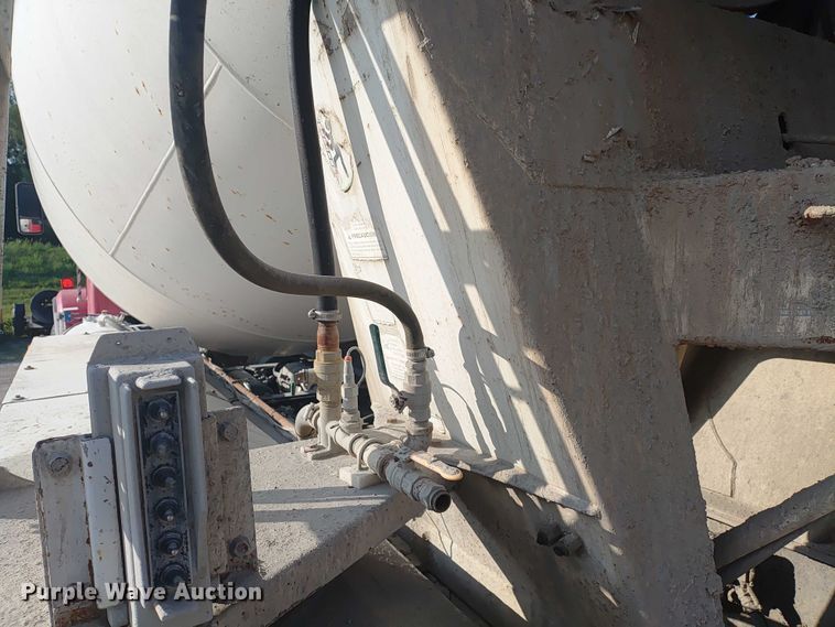 image for item ER2152 2001 Kenworth T800 ready mix truck