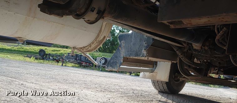 image for item ER2152 2001 Kenworth T800 ready mix truck