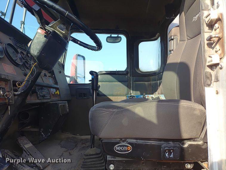 image for item ER2152 2001 Kenworth T800 ready mix truck