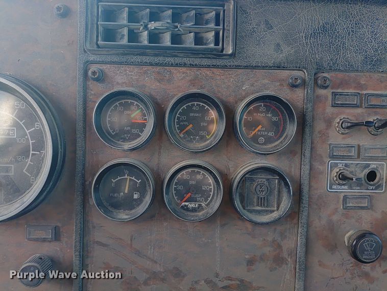 image for item ER2152 2001 Kenworth T800 ready mix truck