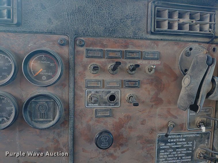 image for item ER2152 2001 Kenworth T800 ready mix truck