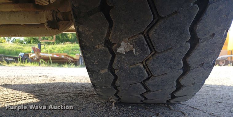 image for item ER2152 2001 Kenworth T800 ready mix truck