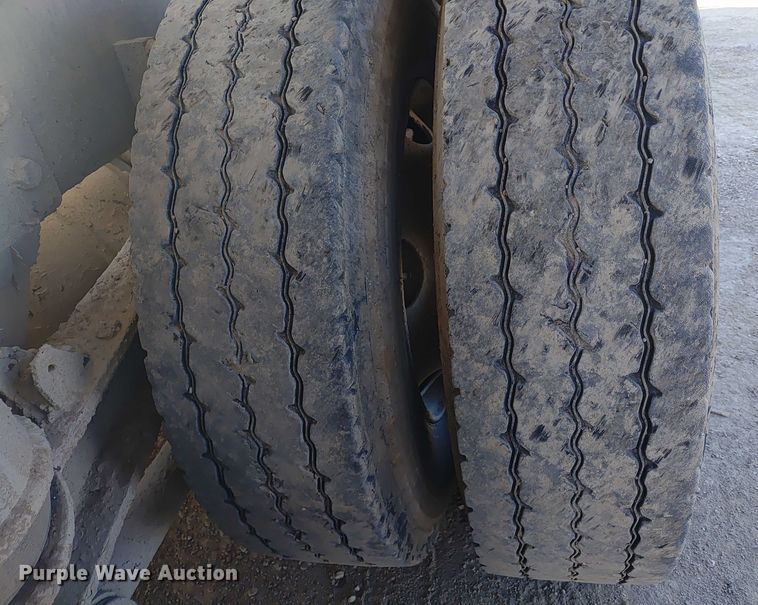 image for item ER2152 2001 Kenworth T800 ready mix truck