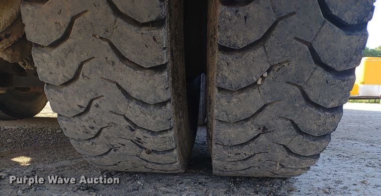 image for item ER2152 2001 Kenworth T800 ready mix truck