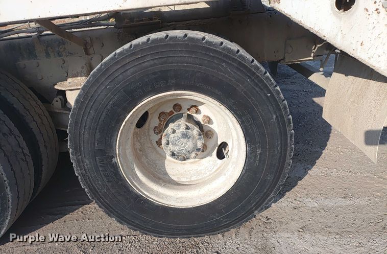 image for item ER2152 2001 Kenworth T800 ready mix truck