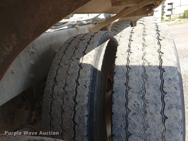 image for item ER2152 2001 Kenworth T800 ready mix truck