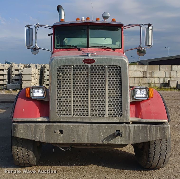 image for item ER2153 2010 Peterbilt 365 ready mix truck