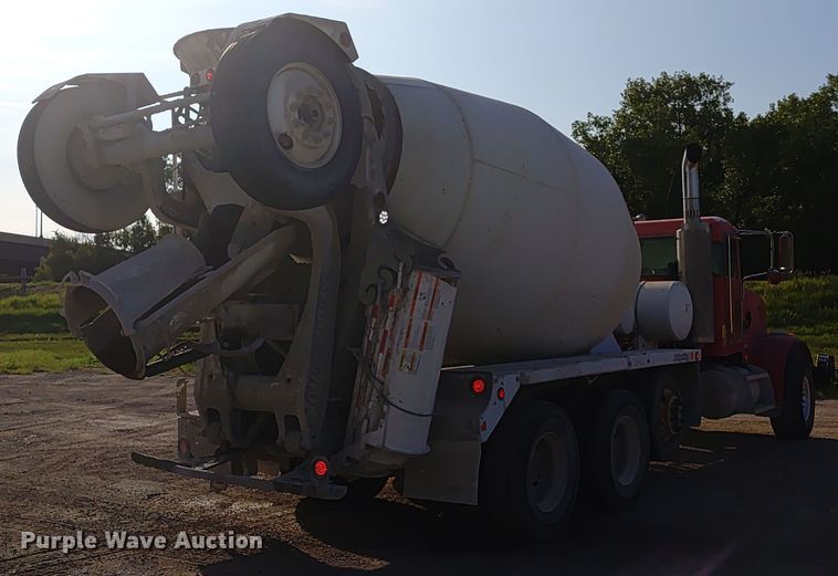 image for item ER2153 2010 Peterbilt 365 ready mix truck
