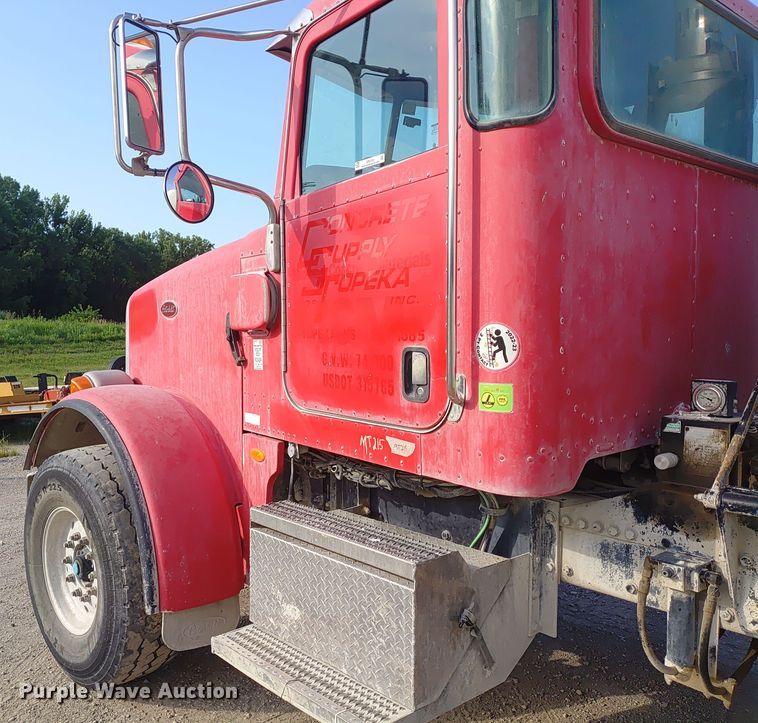 image for item ER2153 2010 Peterbilt 365 ready mix truck