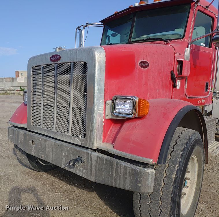 image for item ER2153 2010 Peterbilt 365 ready mix truck