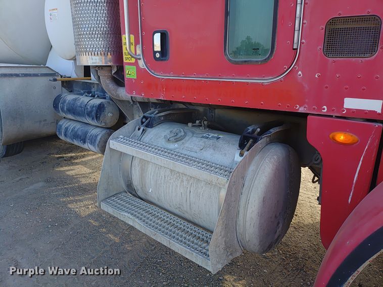 image for item ER2153 2010 Peterbilt 365 ready mix truck