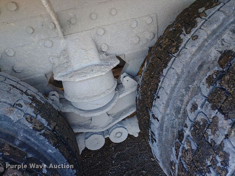 image for item ER2153 2010 Peterbilt 365 ready mix truck