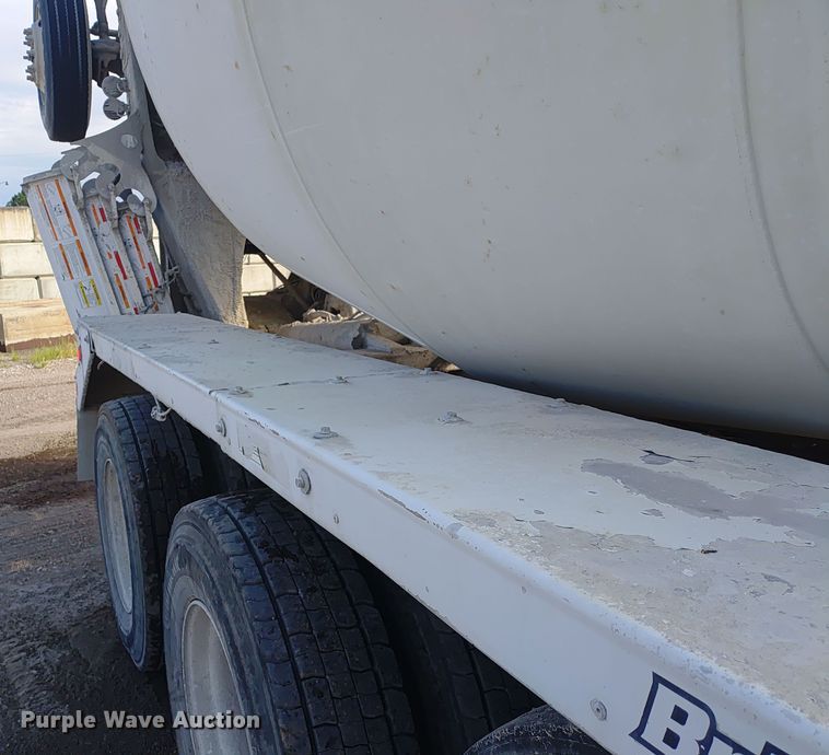 image for item ER2153 2010 Peterbilt 365 ready mix truck