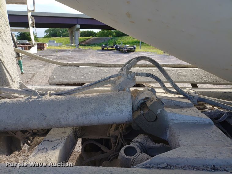 image for item ER2153 2010 Peterbilt 365 ready mix truck