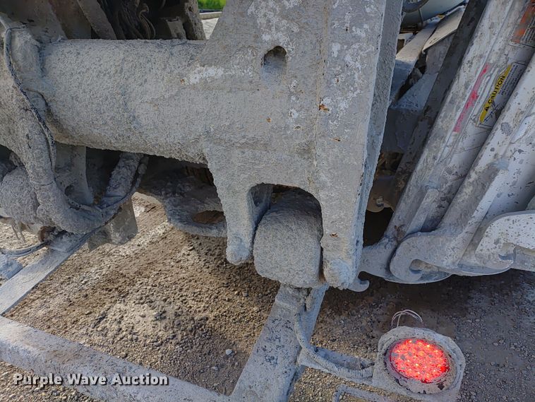 image for item ER2153 2010 Peterbilt 365 ready mix truck