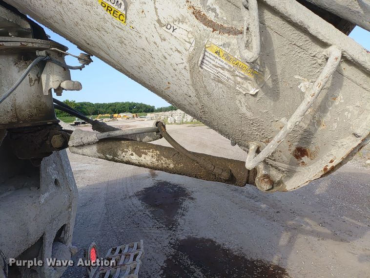 image for item ER2153 2010 Peterbilt 365 ready mix truck