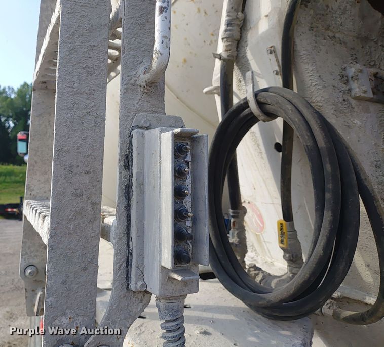 image for item ER2153 2010 Peterbilt 365 ready mix truck