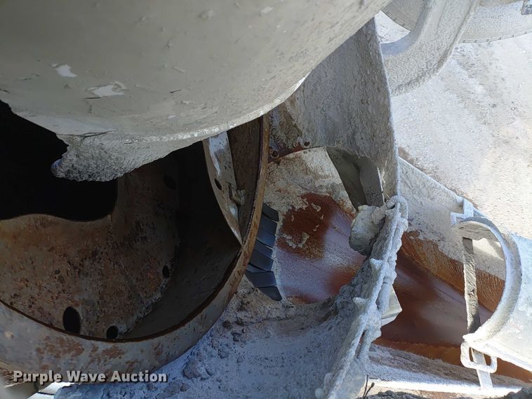 image for item ER2153 2010 Peterbilt 365 ready mix truck