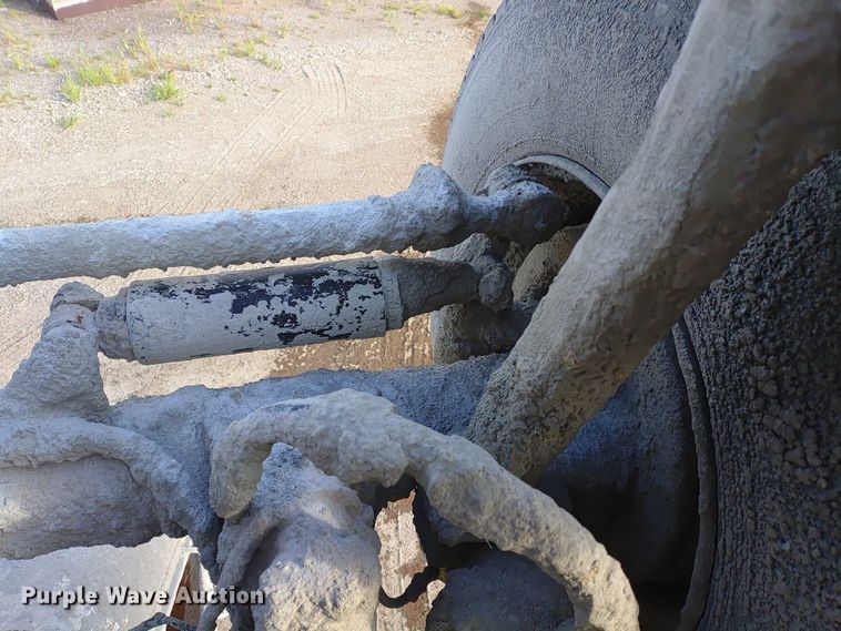 image for item ER2153 2010 Peterbilt 365 ready mix truck