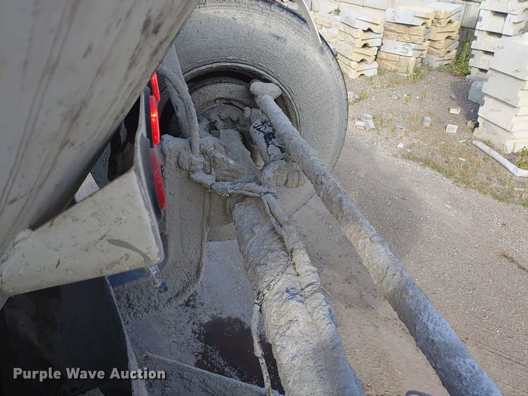 image for item ER2153 2010 Peterbilt 365 ready mix truck