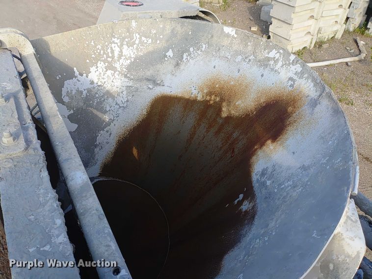 image for item ER2153 2010 Peterbilt 365 ready mix truck