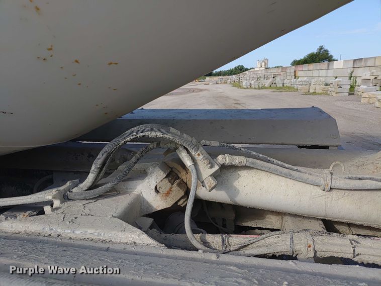 image for item ER2153 2010 Peterbilt 365 ready mix truck