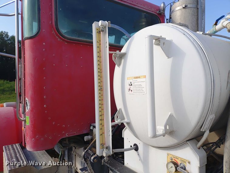 image for item ER2153 2010 Peterbilt 365 ready mix truck