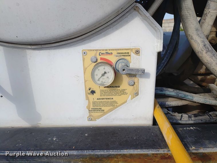 image for item ER2153 2010 Peterbilt 365 ready mix truck