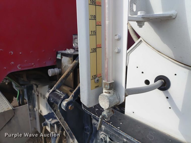 image for item ER2153 2010 Peterbilt 365 ready mix truck