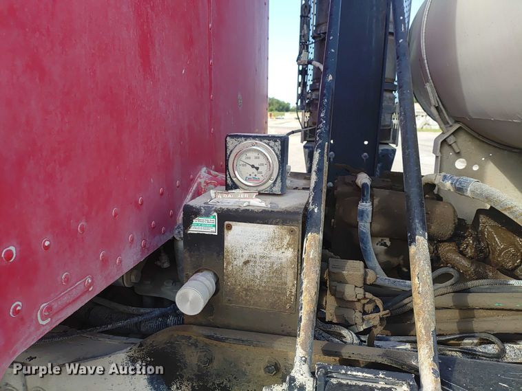 image for item ER2153 2010 Peterbilt 365 ready mix truck