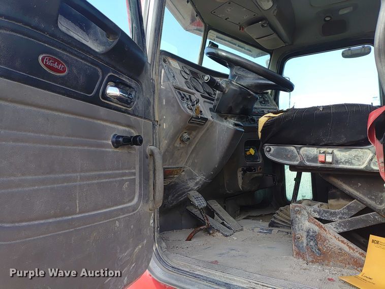 image for item ER2153 2010 Peterbilt 365 ready mix truck