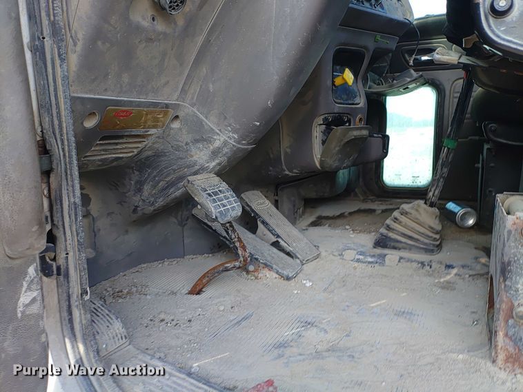 image for item ER2153 2010 Peterbilt 365 ready mix truck