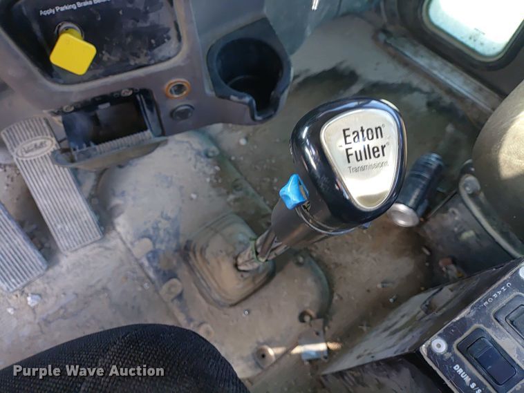 image for item ER2153 2010 Peterbilt 365 ready mix truck