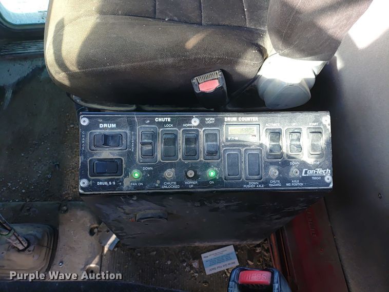 image for item ER2153 2010 Peterbilt 365 ready mix truck