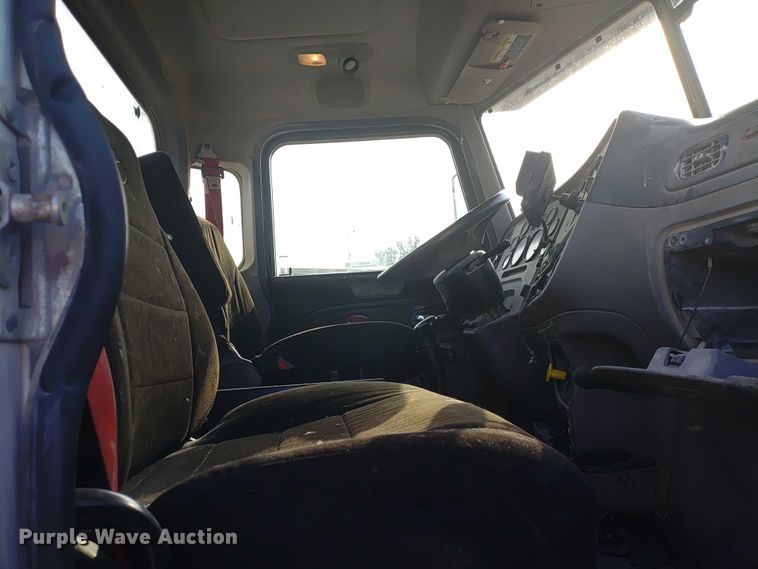 image for item ER2153 2010 Peterbilt 365 ready mix truck