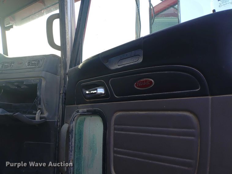 image for item ER2153 2010 Peterbilt 365 ready mix truck