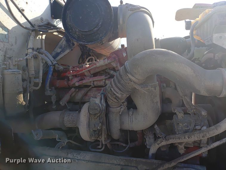 image for item ER2153 2010 Peterbilt 365 ready mix truck