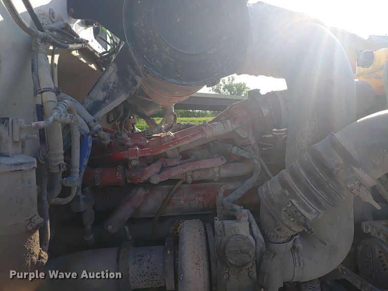 image for item ER2153 2010 Peterbilt 365 ready mix truck