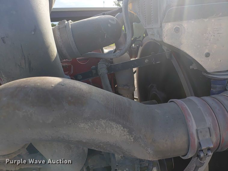 image for item ER2153 2010 Peterbilt 365 ready mix truck