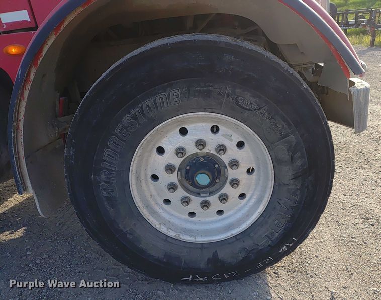 image for item ER2153 2010 Peterbilt 365 ready mix truck