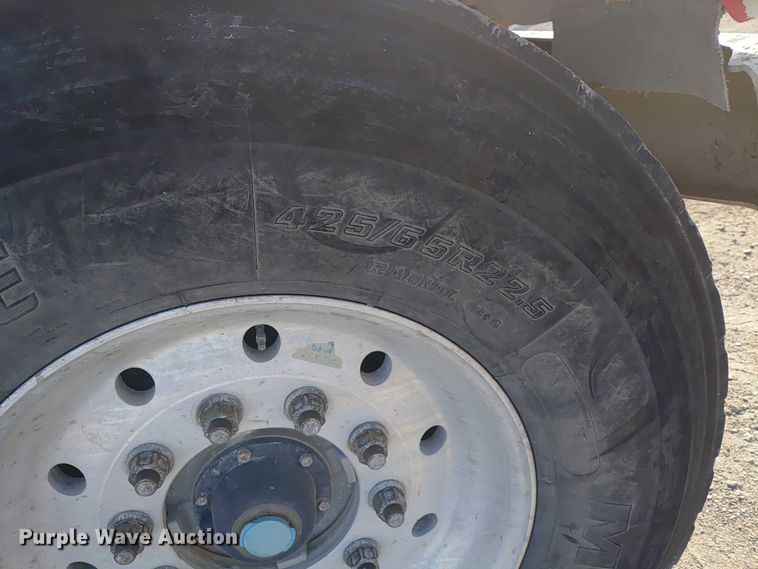 image for item ER2153 2010 Peterbilt 365 ready mix truck