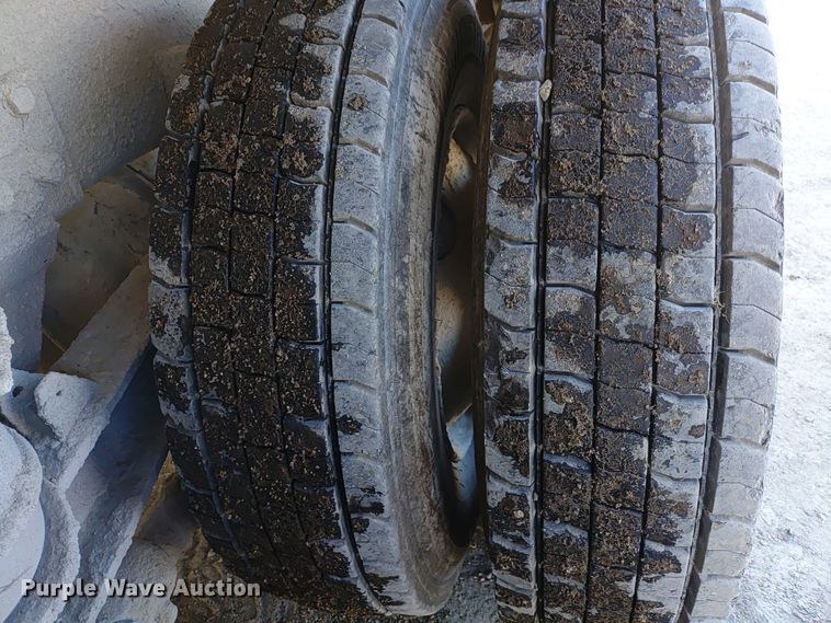 image for item ER2153 2010 Peterbilt 365 ready mix truck