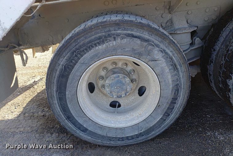 image for item ER2153 2010 Peterbilt 365 ready mix truck