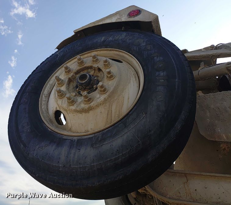 image for item ER2153 2010 Peterbilt 365 ready mix truck