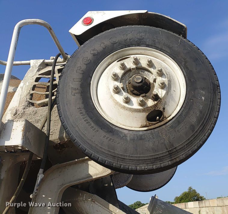 image for item ER2153 2010 Peterbilt 365 ready mix truck