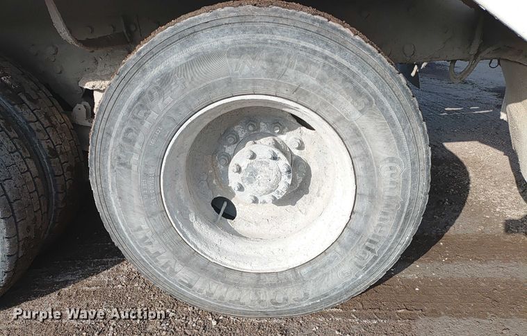 image for item ER2153 2010 Peterbilt 365 ready mix truck