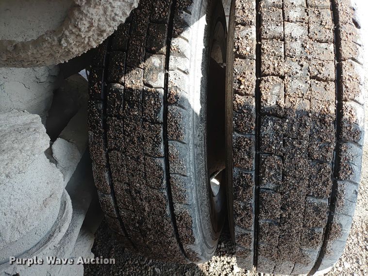 image for item ER2153 2010 Peterbilt 365 ready mix truck