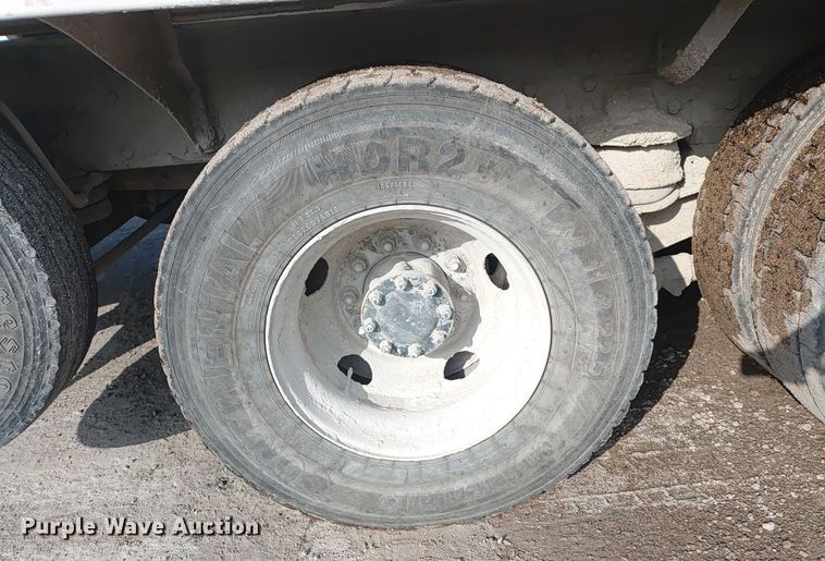 image for item ER2153 2010 Peterbilt 365 ready mix truck