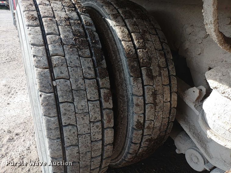 image for item ER2153 2010 Peterbilt 365 ready mix truck